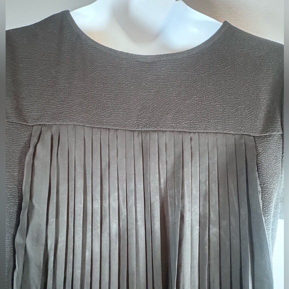 Worthington Woman Black Pleated Top Gold Zipper Shoulder Blouse Plus Size 1X - Picture 8 of 12